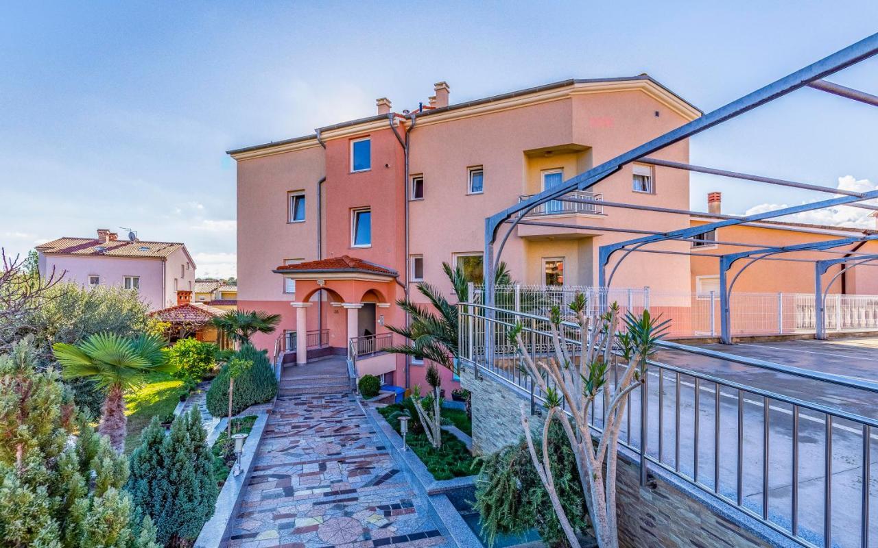Istriensonne - Apartments Veruda Mit Grillterrasse Pula Luaran gambar