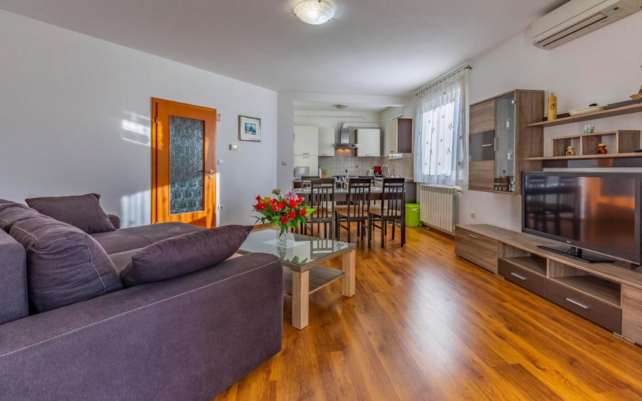 Istriensonne - Apartments Veruda Mit Grillterrasse Pula Luaran gambar