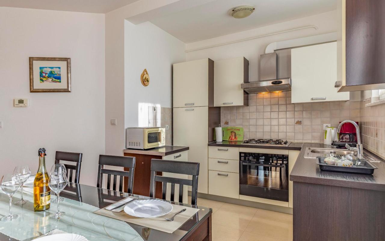 Istriensonne - Apartments Veruda Mit Grillterrasse Pula Luaran gambar