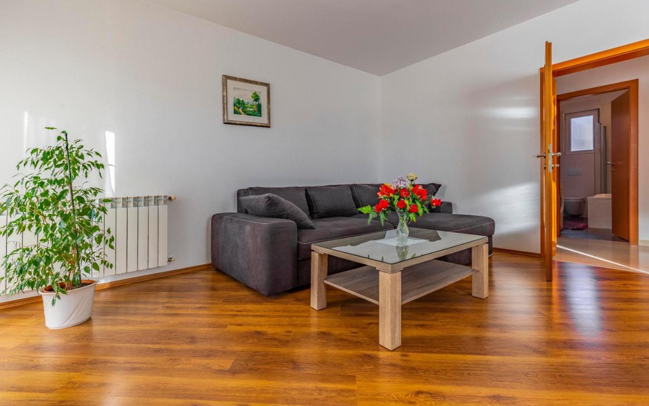 Istriensonne - Apartments Veruda Mit Grillterrasse Pula Luaran gambar