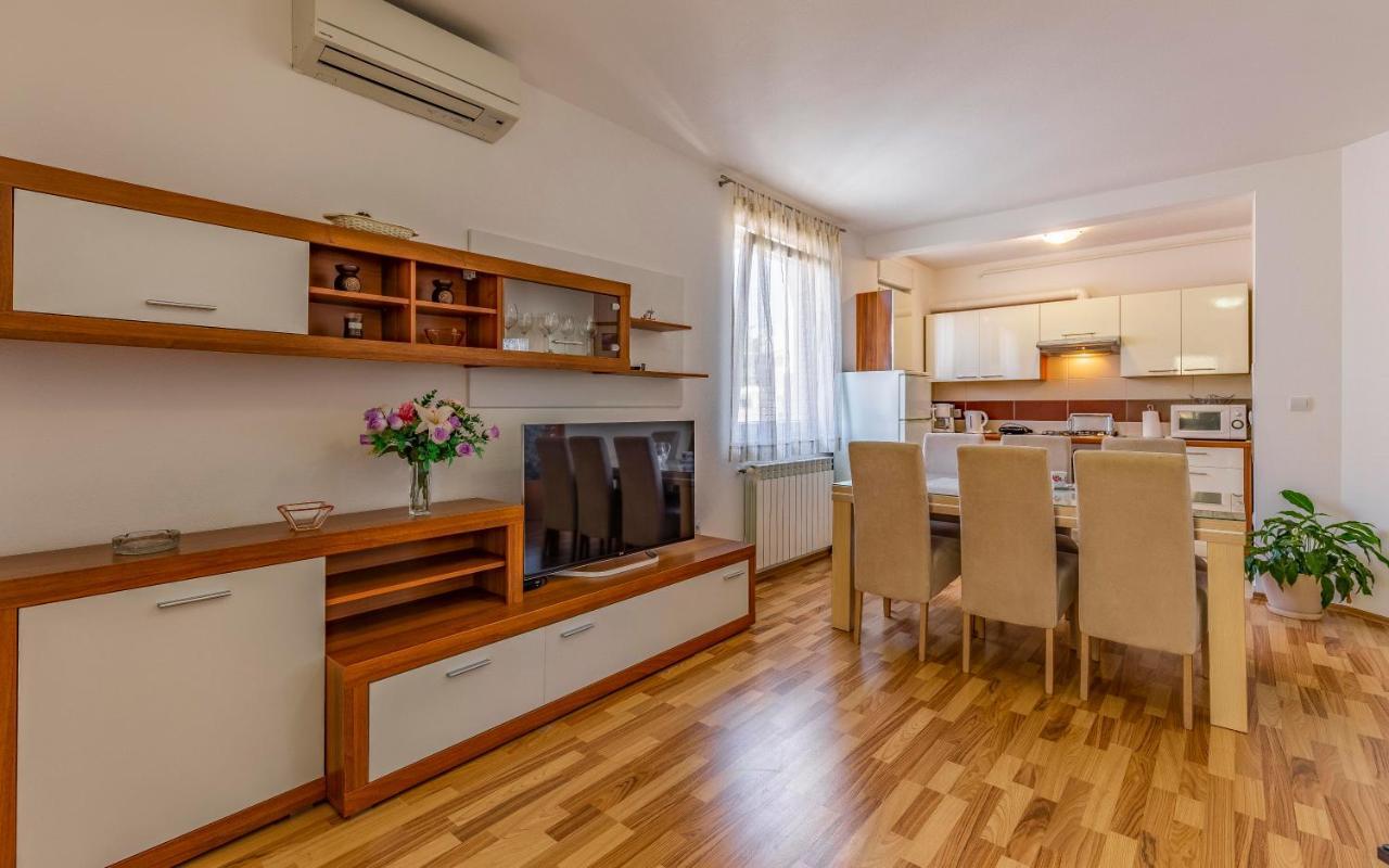 Istriensonne - Apartments Veruda Mit Grillterrasse Pula Luaran gambar