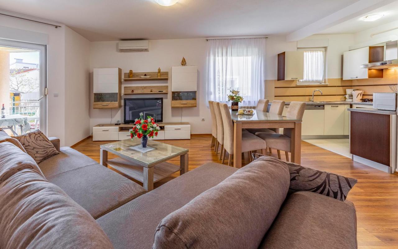 Istriensonne - Apartments Veruda Mit Grillterrasse Pula Luaran gambar