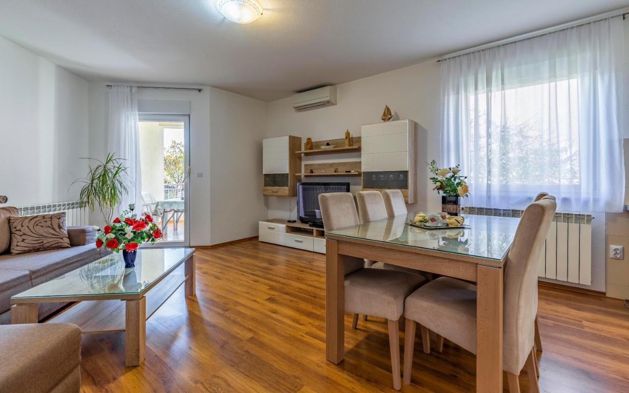 Istriensonne - Apartments Veruda Mit Grillterrasse Pula Luaran gambar