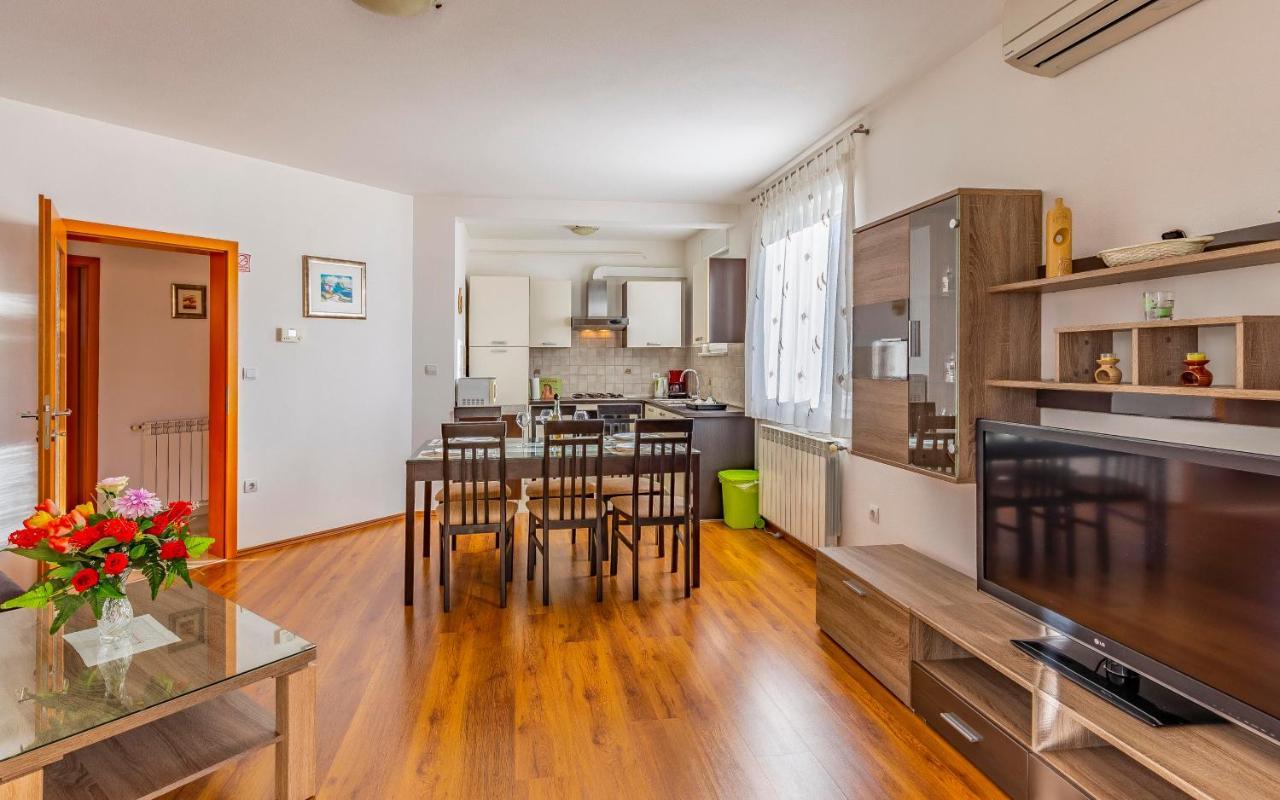 Istriensonne - Apartments Veruda Mit Grillterrasse Pula Luaran gambar