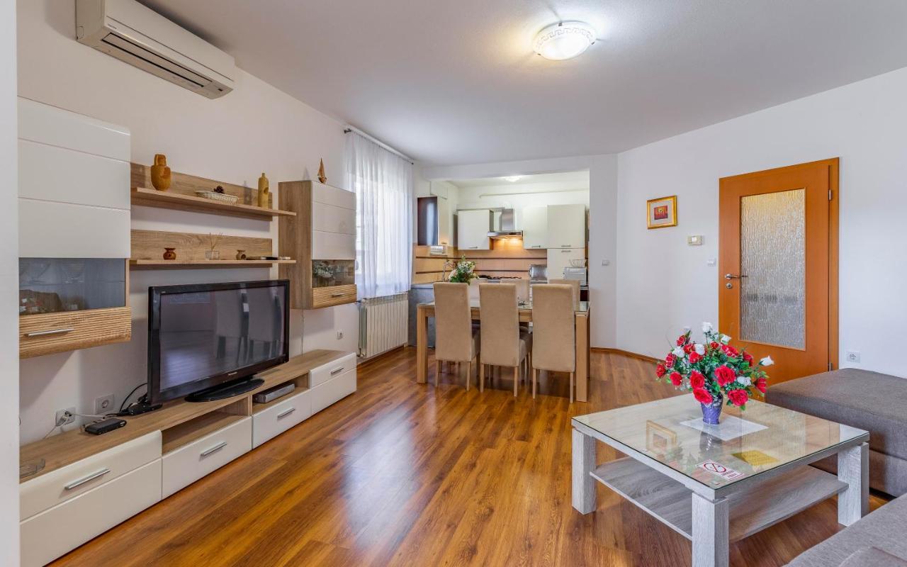 Istriensonne - Apartments Veruda Mit Grillterrasse Pula Luaran gambar