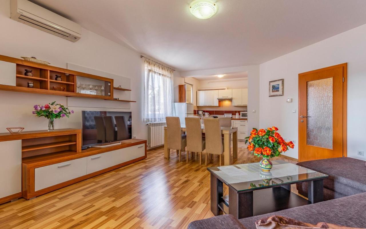 Istriensonne - Apartments Veruda Mit Grillterrasse Pula Luaran gambar